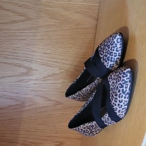 Aubrey Lynn pointed toe flat leopard size 8.5